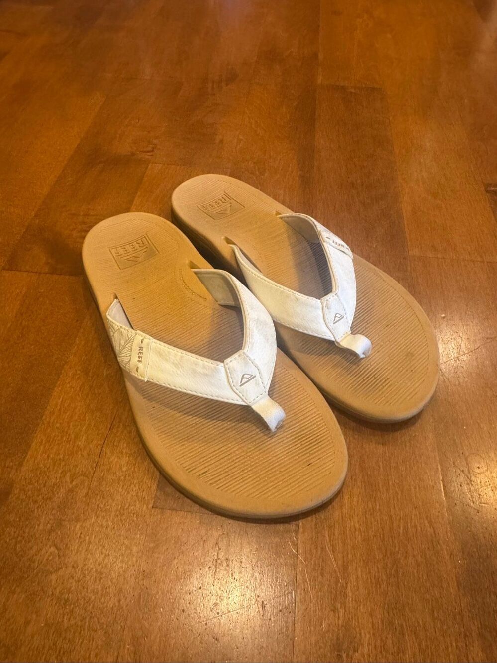 Reef Santa Ana Women’s Flip Flops White Tan Palm Print Size 9 EU 40
